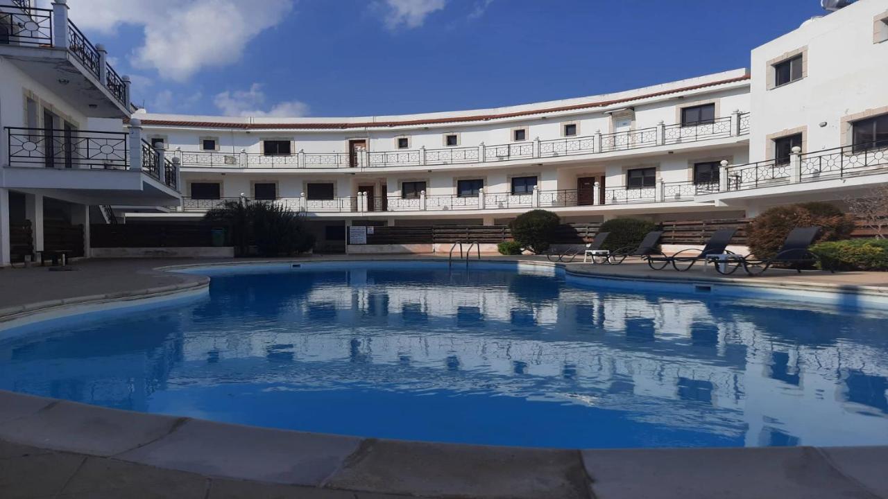 Paramount Gardens Resorts C201 Ларнака Екстериор снимка